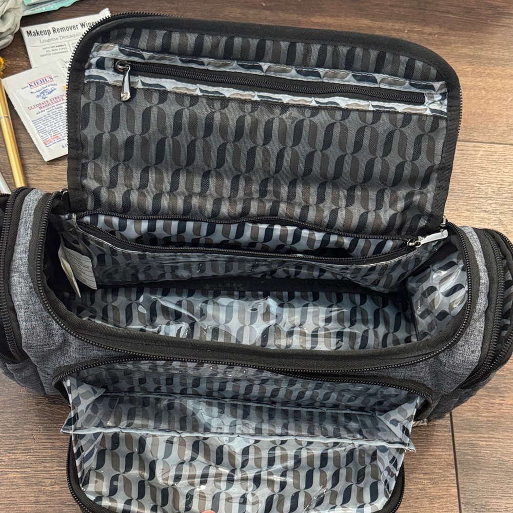 Beauty bundle Skincare Moisturizer Set w Silver bag 2 cosmetic bags - Picture 9 of 10